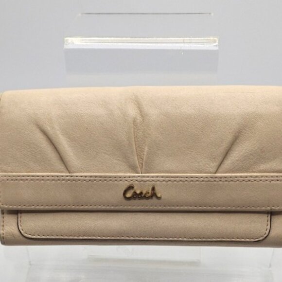 Coach Soho Tri-Fold Wallet Creamy White Leather - Picture 1 of 4